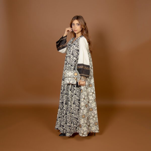 ⁦Black & Beige⁩ - الصورة ⁦2⁩